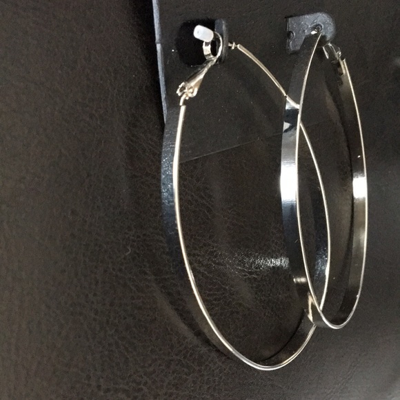 Steve Madden silver oval hoops unique - Picture 2 of 2